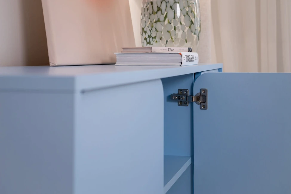 Niko třídveřová komoda Baby Blue