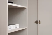 Skříň s policemi Niko Kašmír