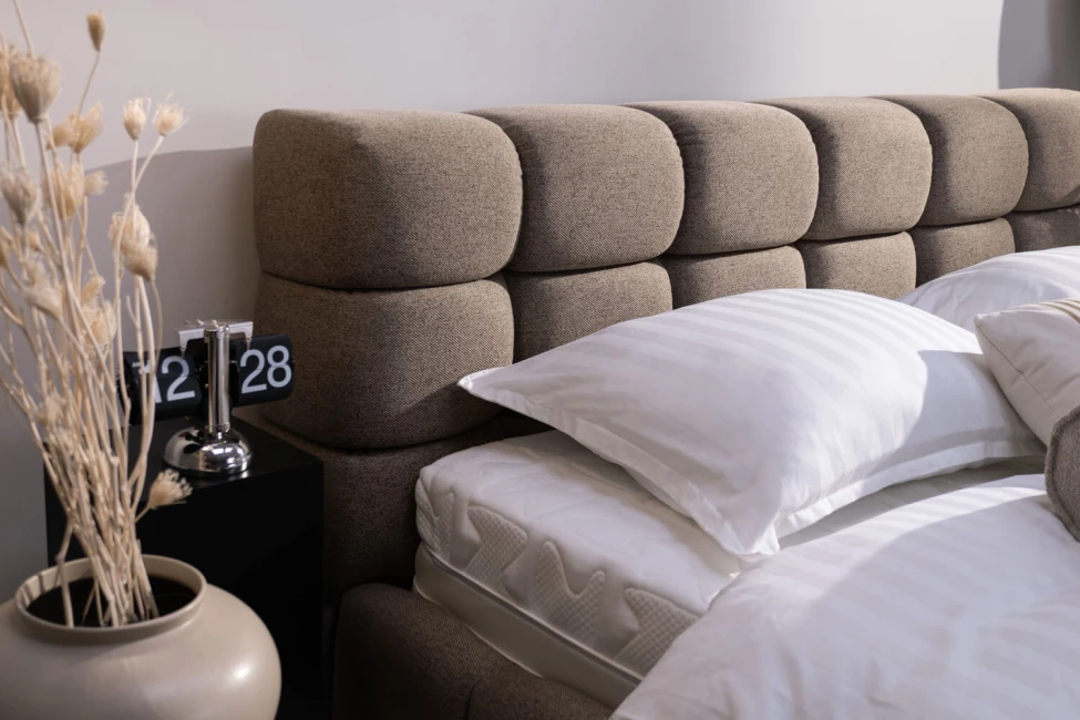 Postel Colette