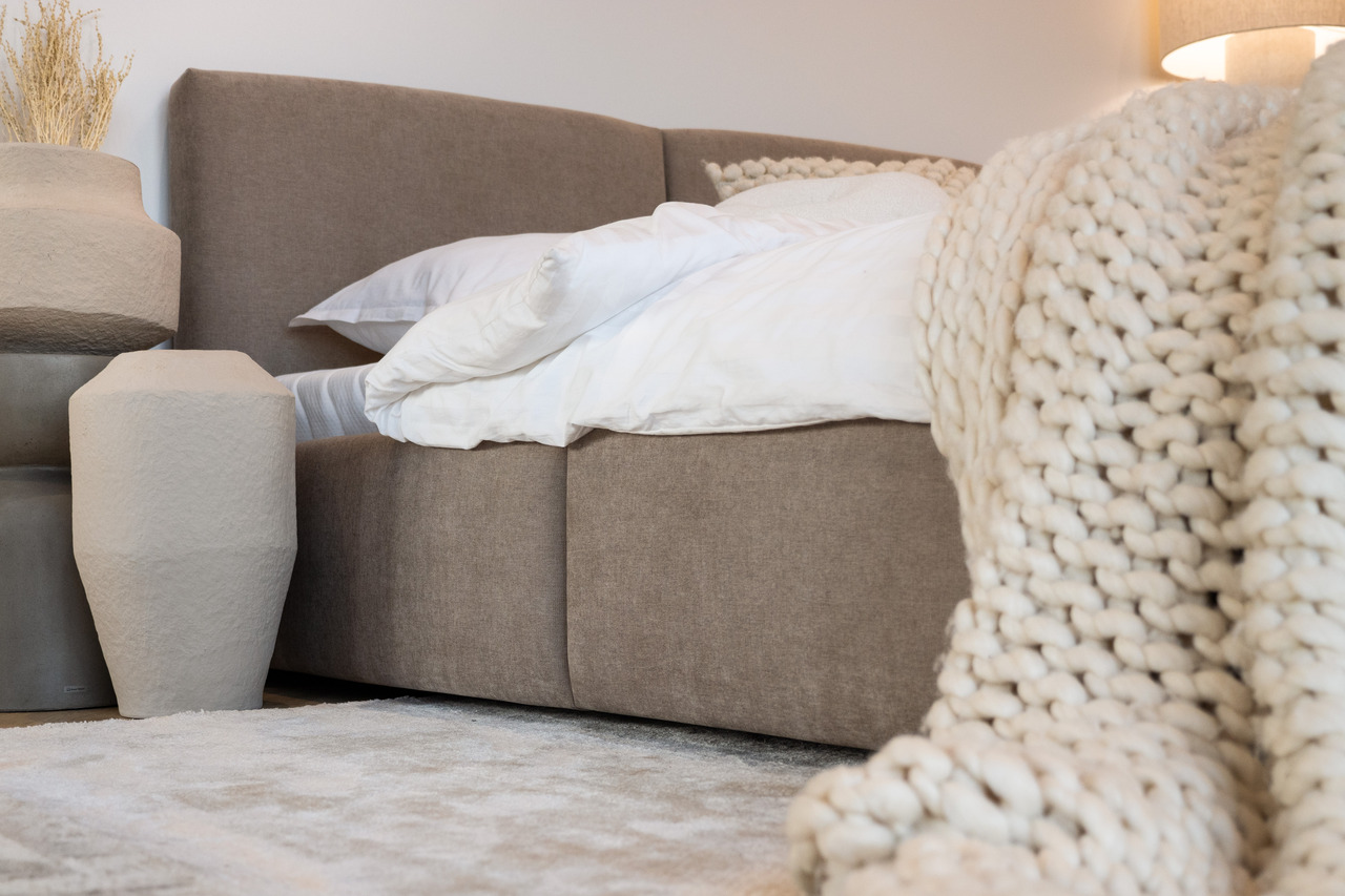 Čalouněné postele – moderní i klasické vzory do ložnice | MyBed
